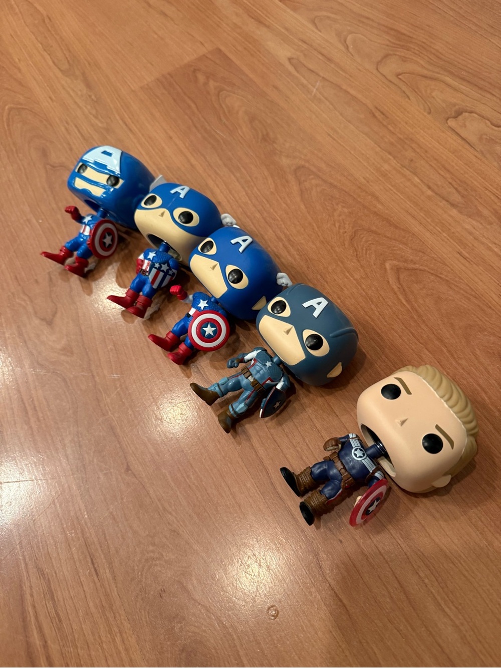 Set of 5 Funko Captain America Vinyl Figures - Blue, Red, White - Picture 3 of 4